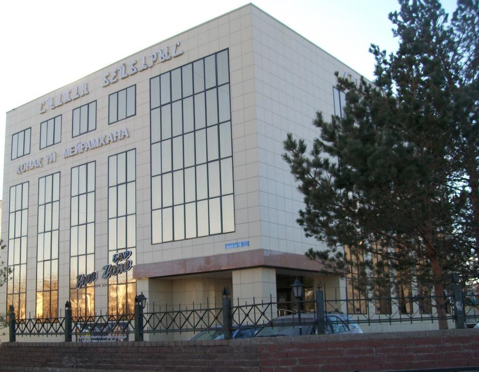 Отель Sultan Beibarys Астана Экстерьер фото